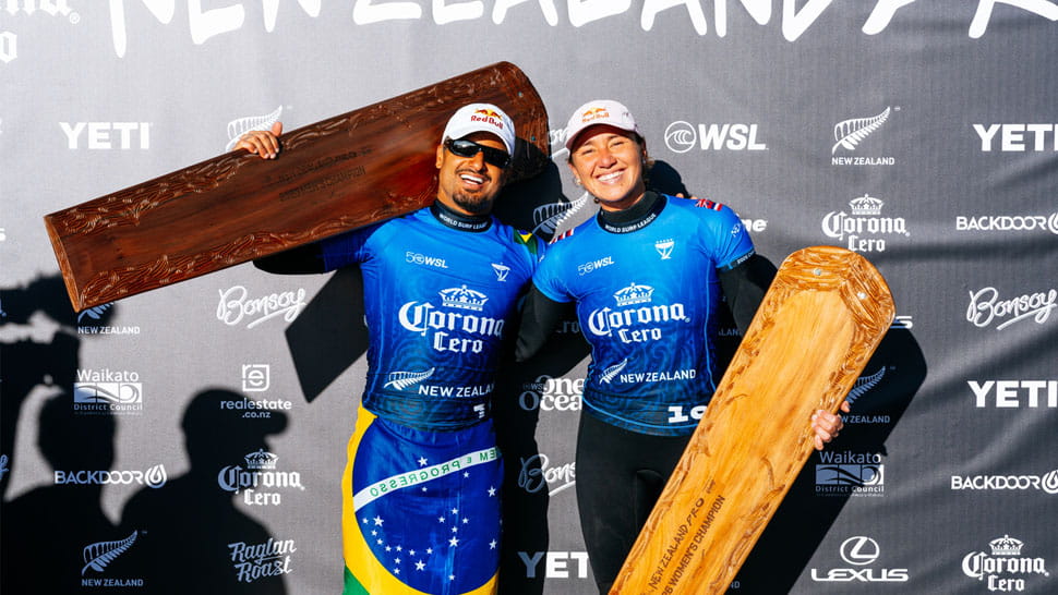 Carissa Moore und Italo Ferreira beim New Zealand Pro 2026